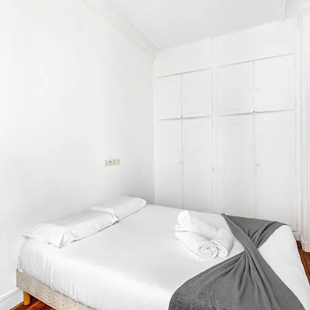 Guestready- Modern Comfort Near Parc Monceau For 6 Apartment